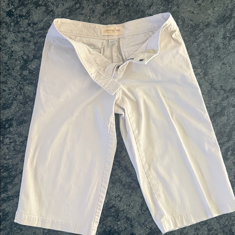 LONDONJEAN Women's Light Tan Bermudas, size 4